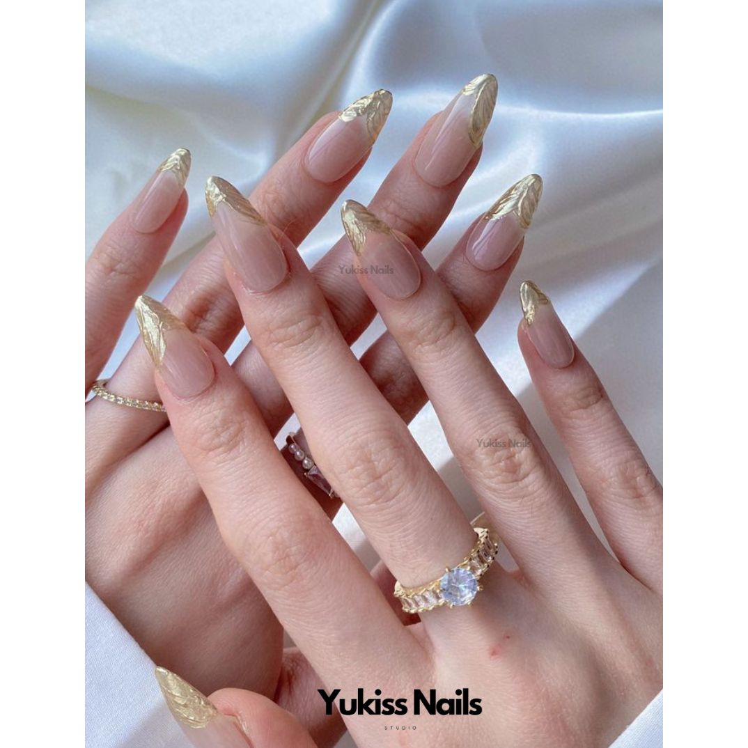Elegant Nude Aura Nude Chrome