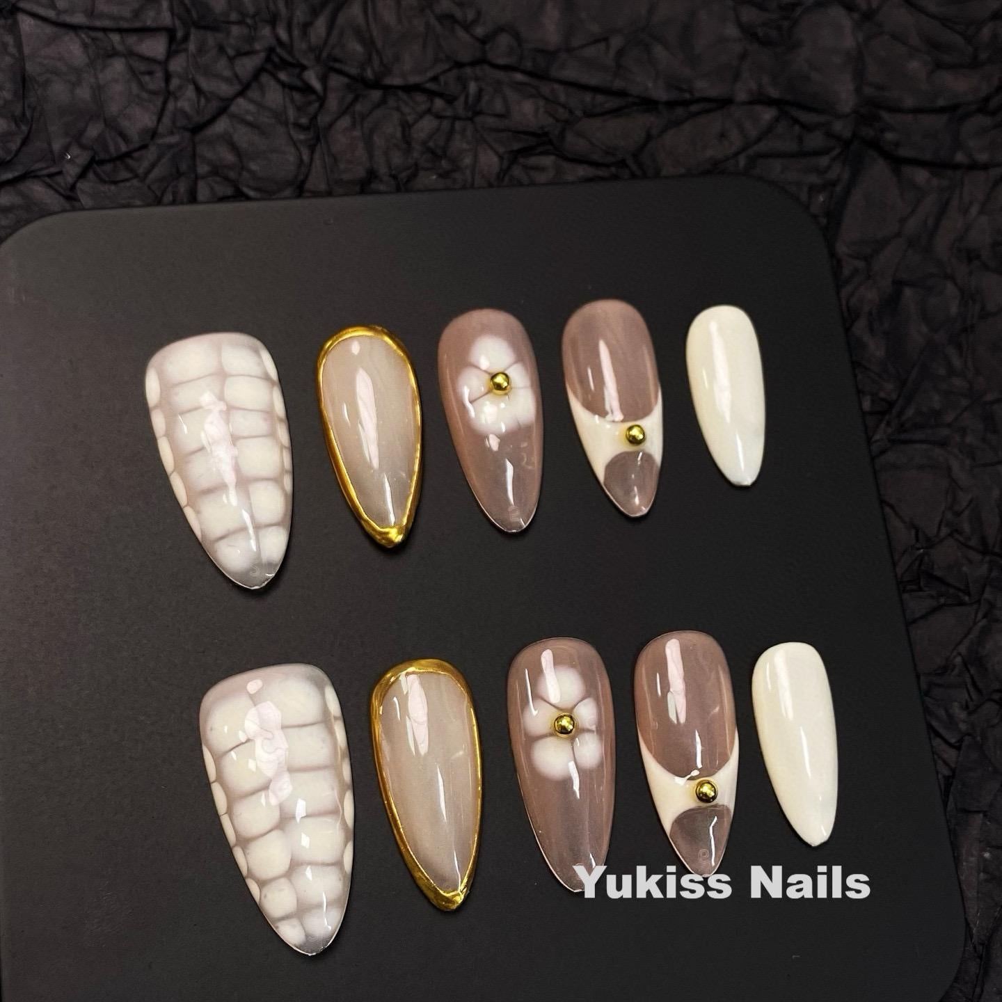 Chic Gold - Edge Nail Art