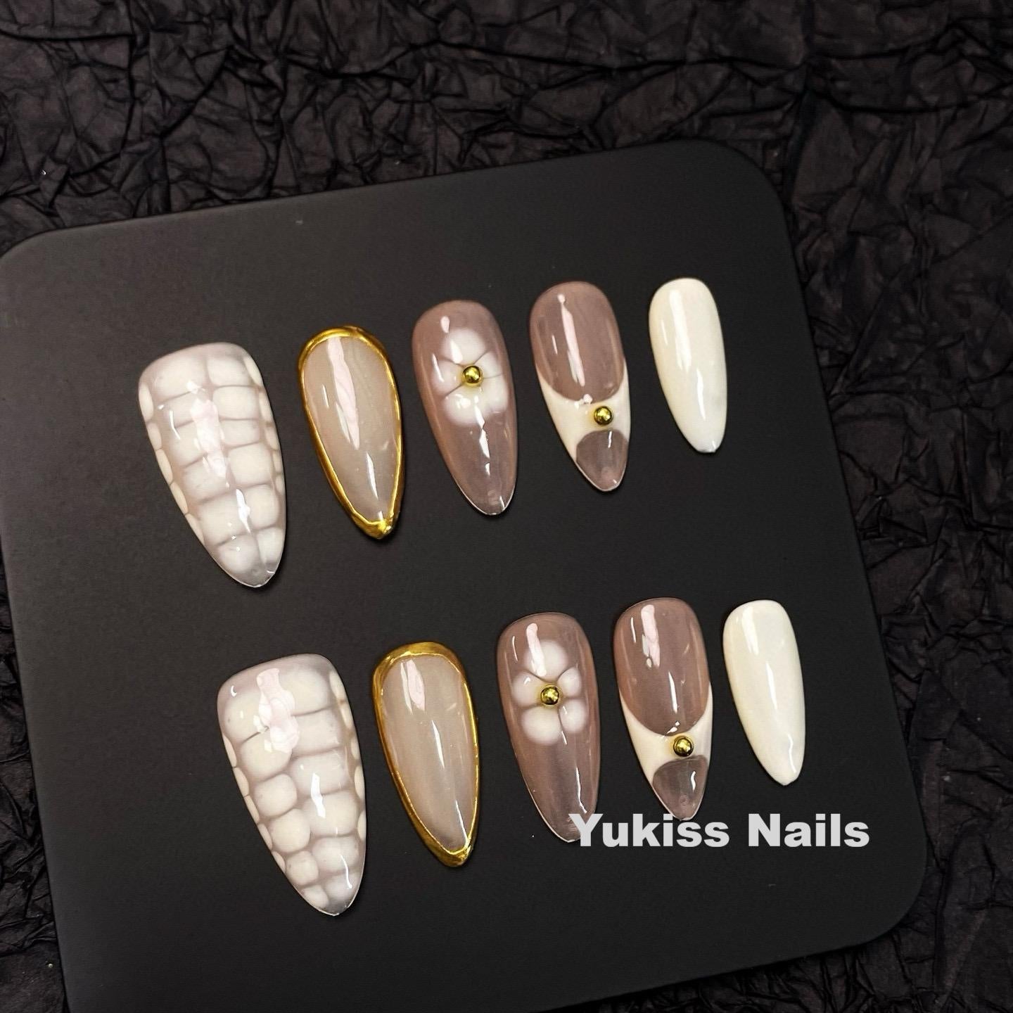 Chic Gold - Edge Nail Art
