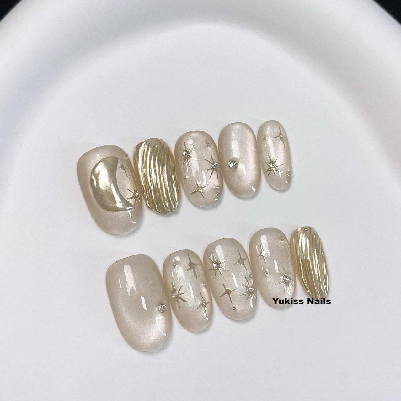 Glistening Star - Moon Nails