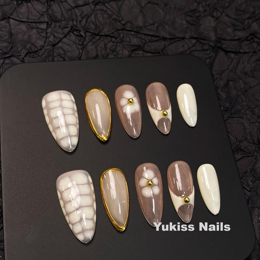 Chic Gold - Edge Nail Art