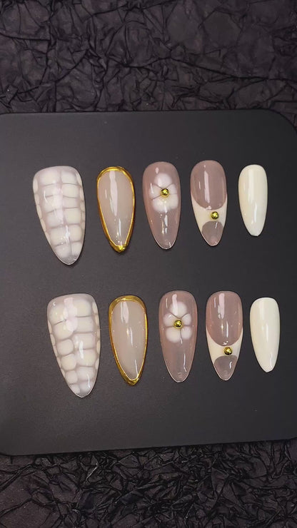 Chic Gold - Edge Nail Art